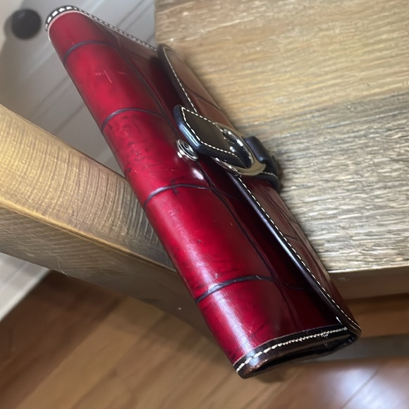 Dooney & Bourke Vintage Bordeaux Croc Embossed Leather Wallet front closure - Picture 9 of 14
